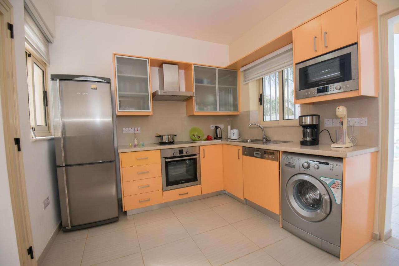 Villa Pomelo Protaras Bagian luar foto
