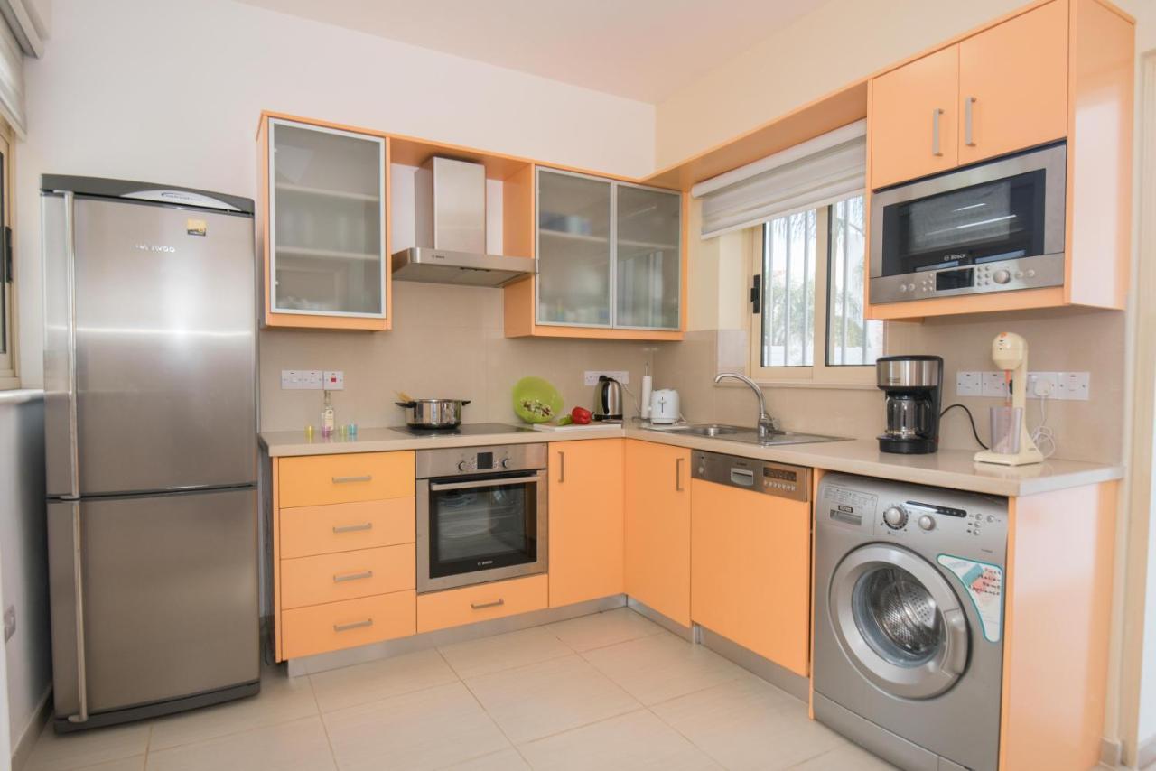 Villa Pomelo Protaras Bagian luar foto