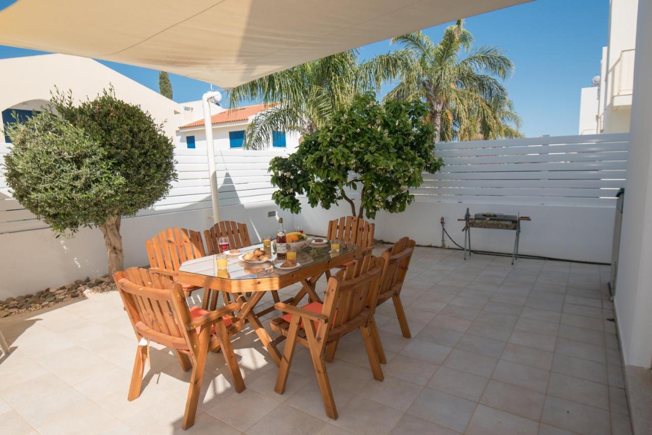 Villa Pomelo Protaras Bagian luar foto